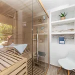 Vikendica Gorgeous In With Jacuzzi