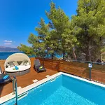 Gorgeous In With Jacuzzi * טרוגיר