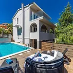 Gorgeous In With Jacuzzi בית נופש טרוגיר