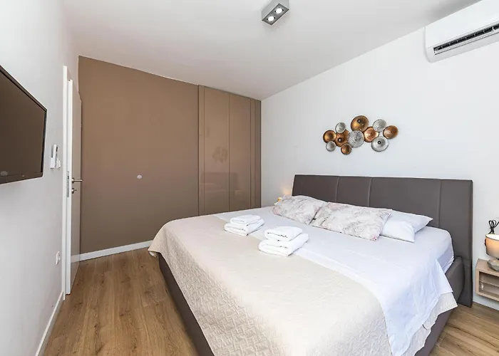 Tatil Evi Gorgeous In With Jacuzzi Trogir